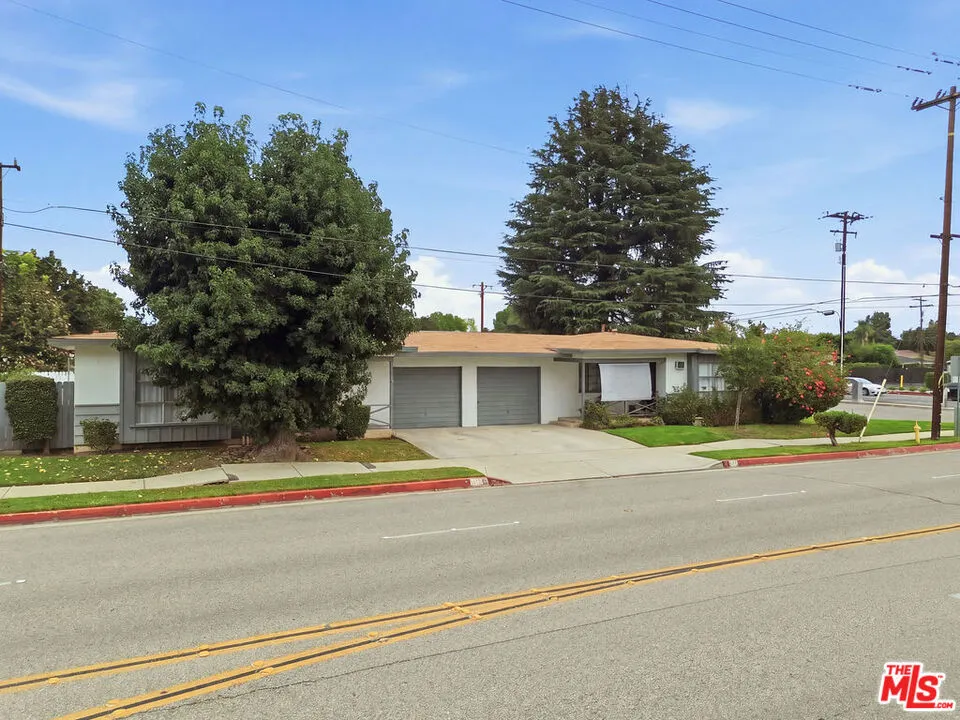 110 N Barranca Avenue