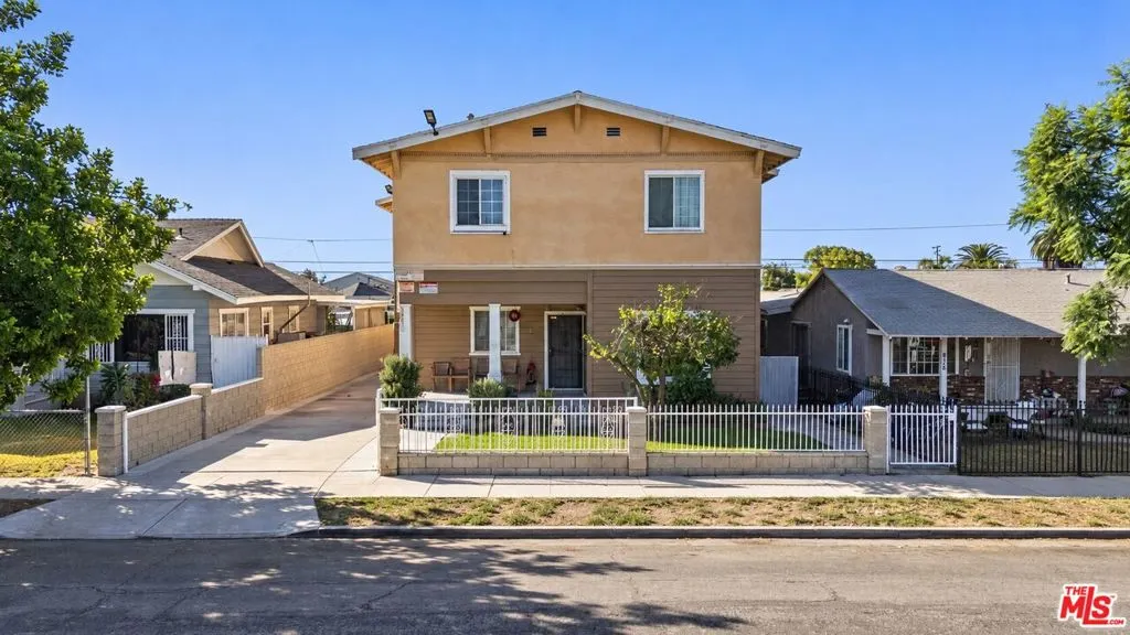 828 Hawthorne Place