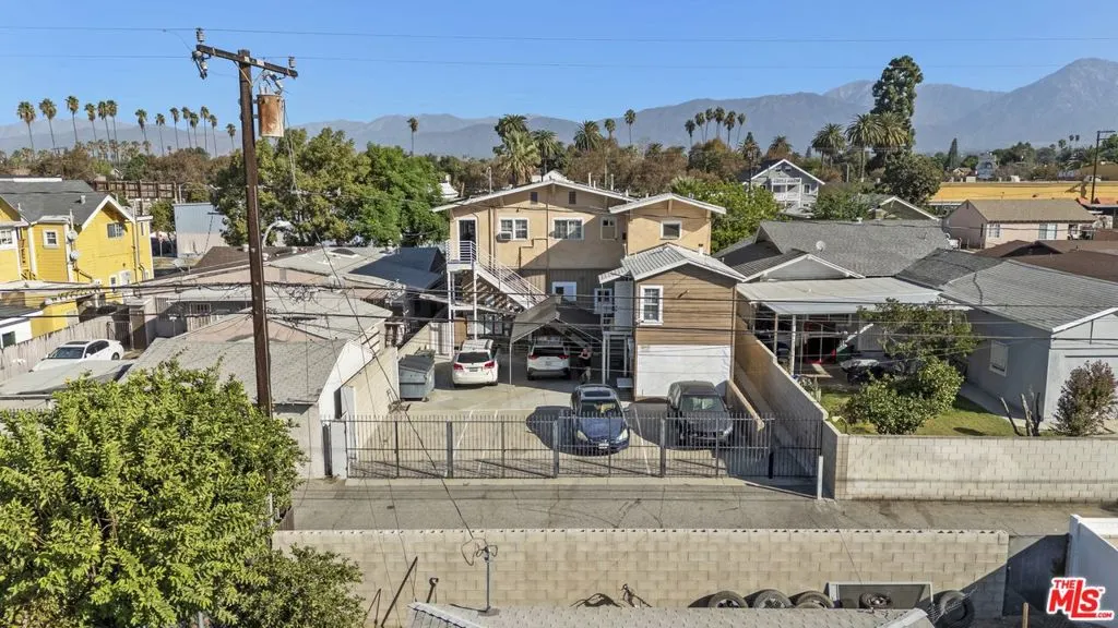 828 Hawthorne Place