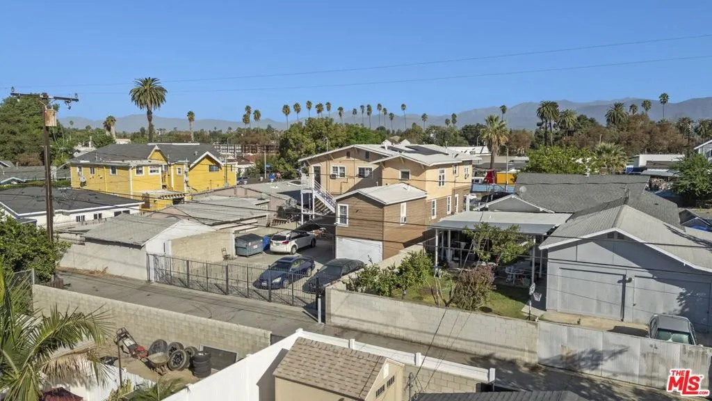 828 Hawthorne Place