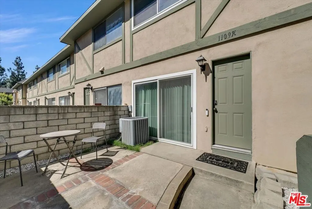 1109 W Francis Street #H