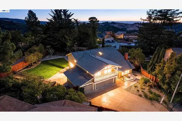 3607 Siskiyou Ct
