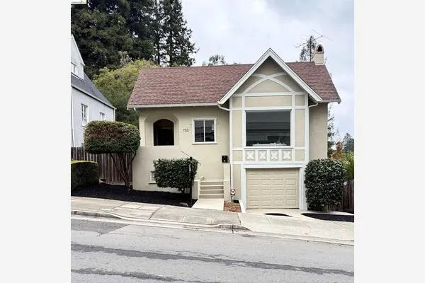 733 Grosvenor Pl
