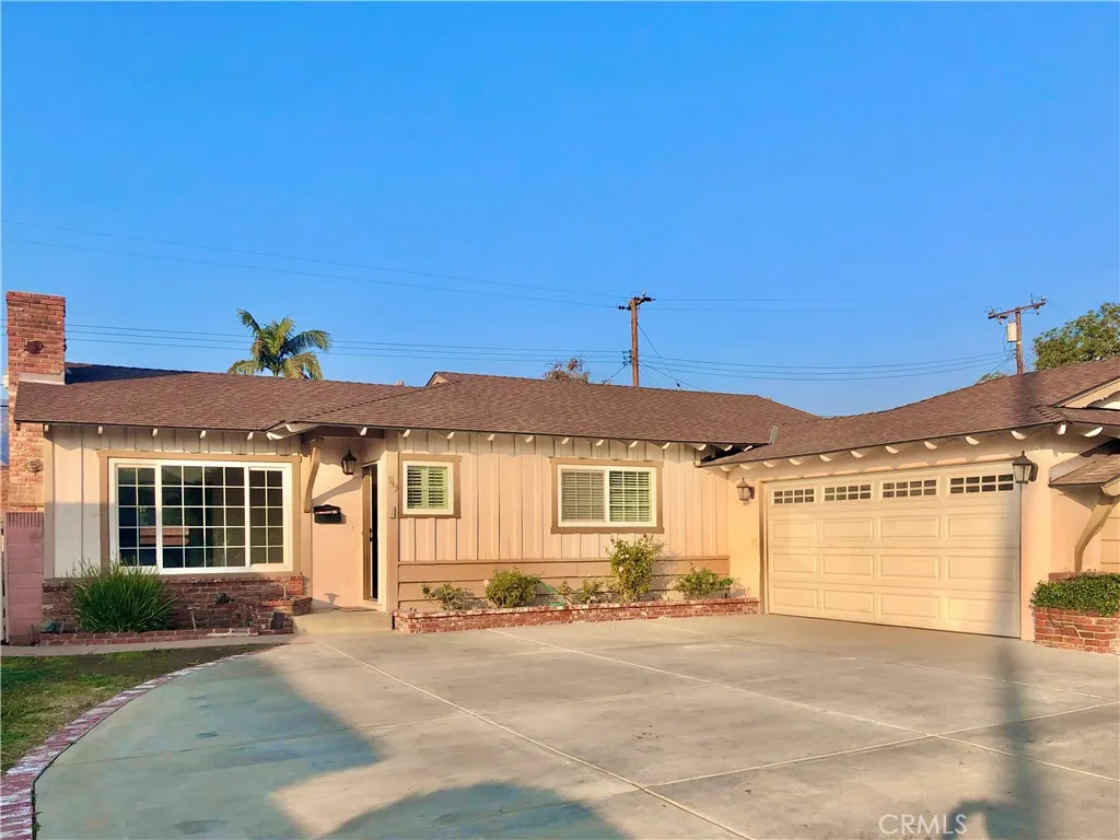 943 E Foothill Boulevard