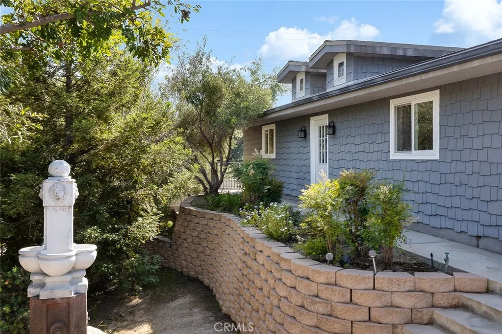 2212 Rim Road