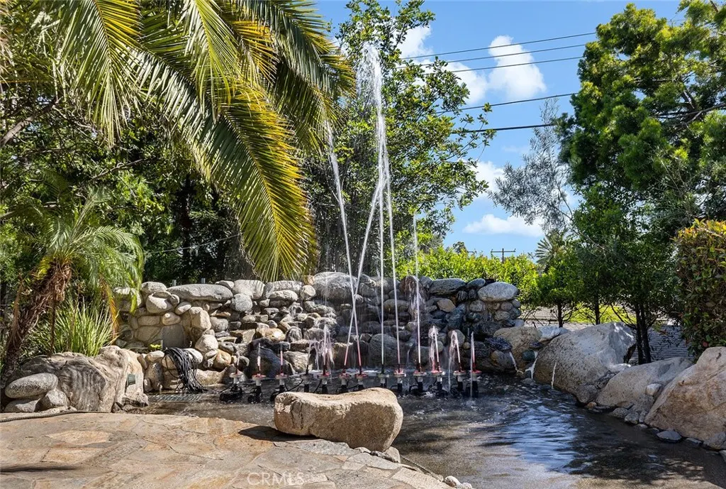 2212 Rim Road