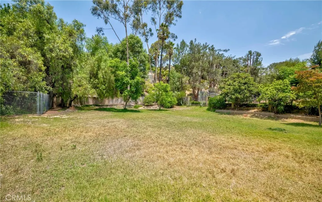 3025 E Hillside Drive