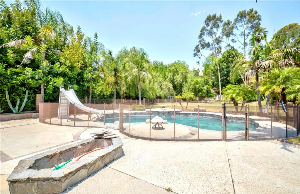 3025 E Hillside Drive
