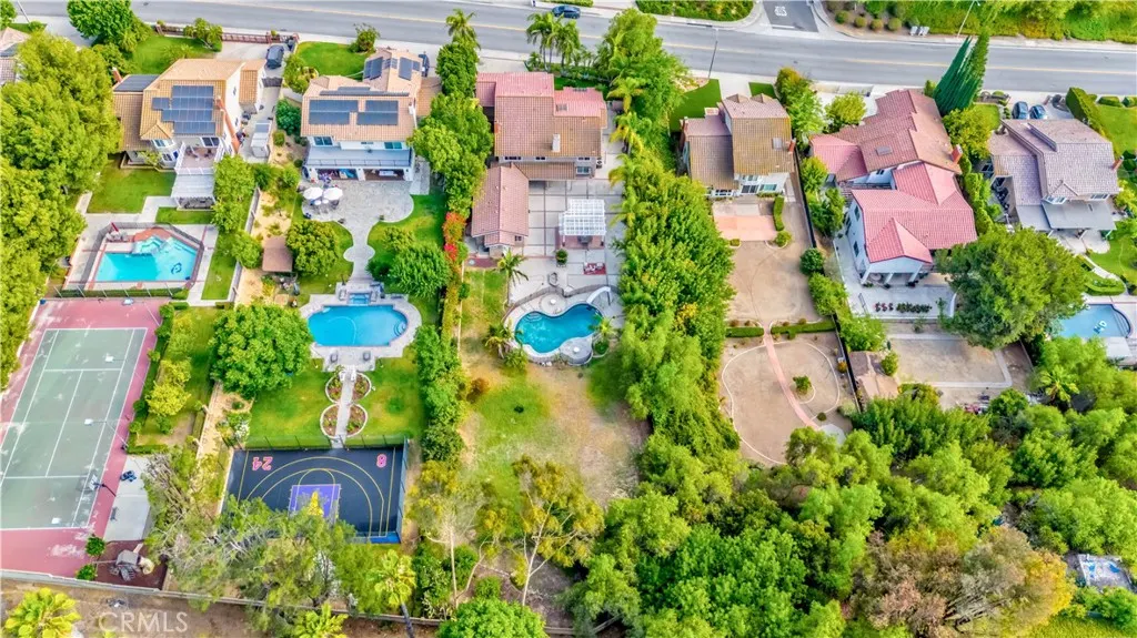 3025 E Hillside Drive