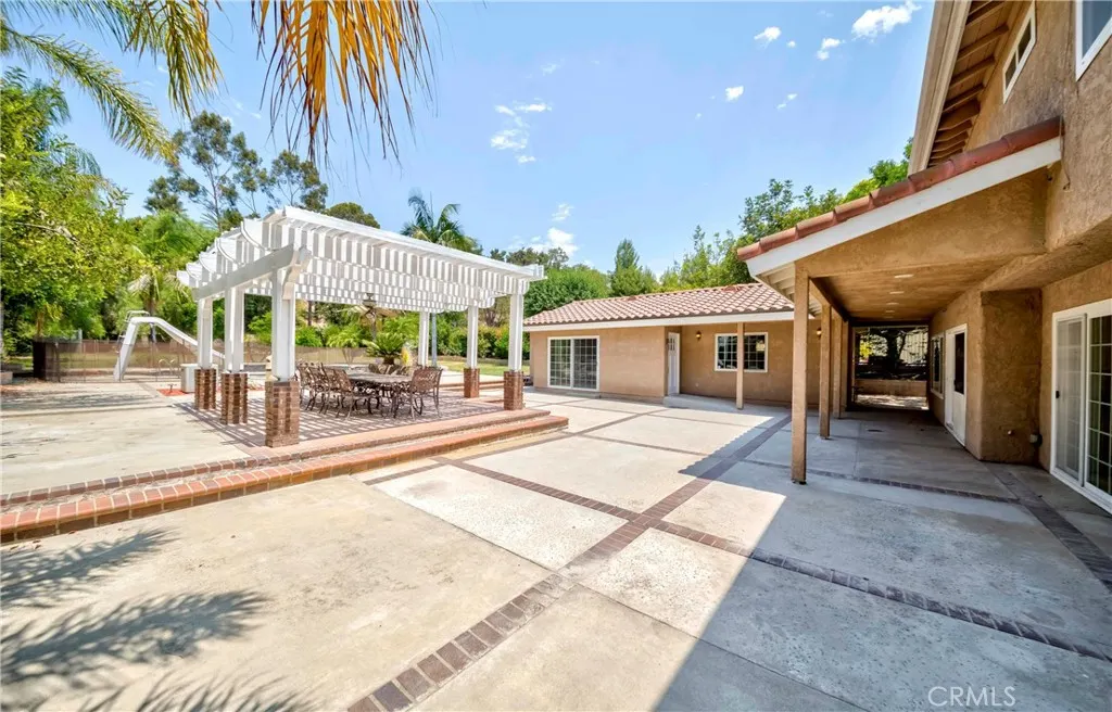 3025 E Hillside Drive