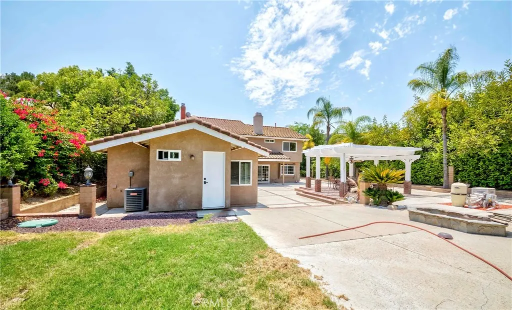 3025 E Hillside Drive