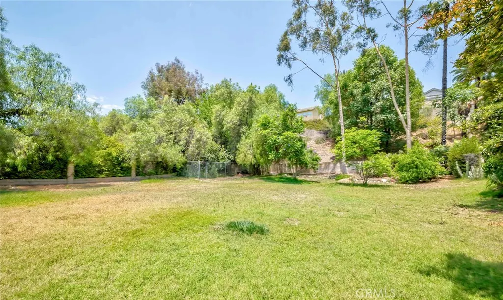 3025 E Hillside Drive