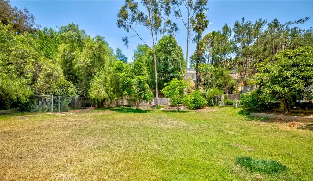 3025 E Hillside Drive