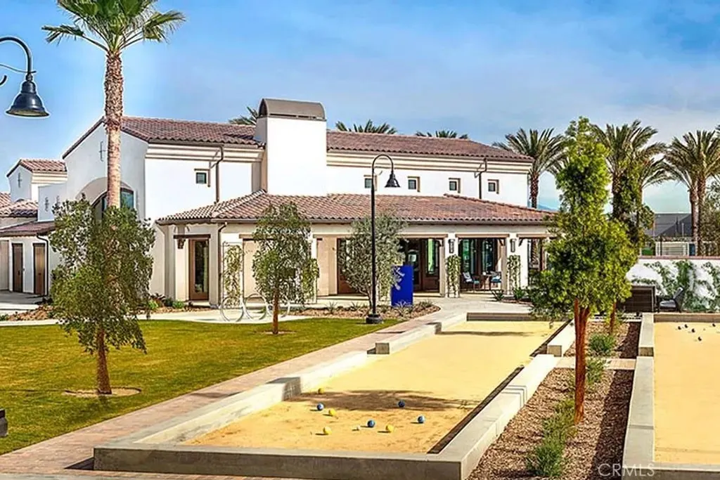 4613 S Amherst Privado