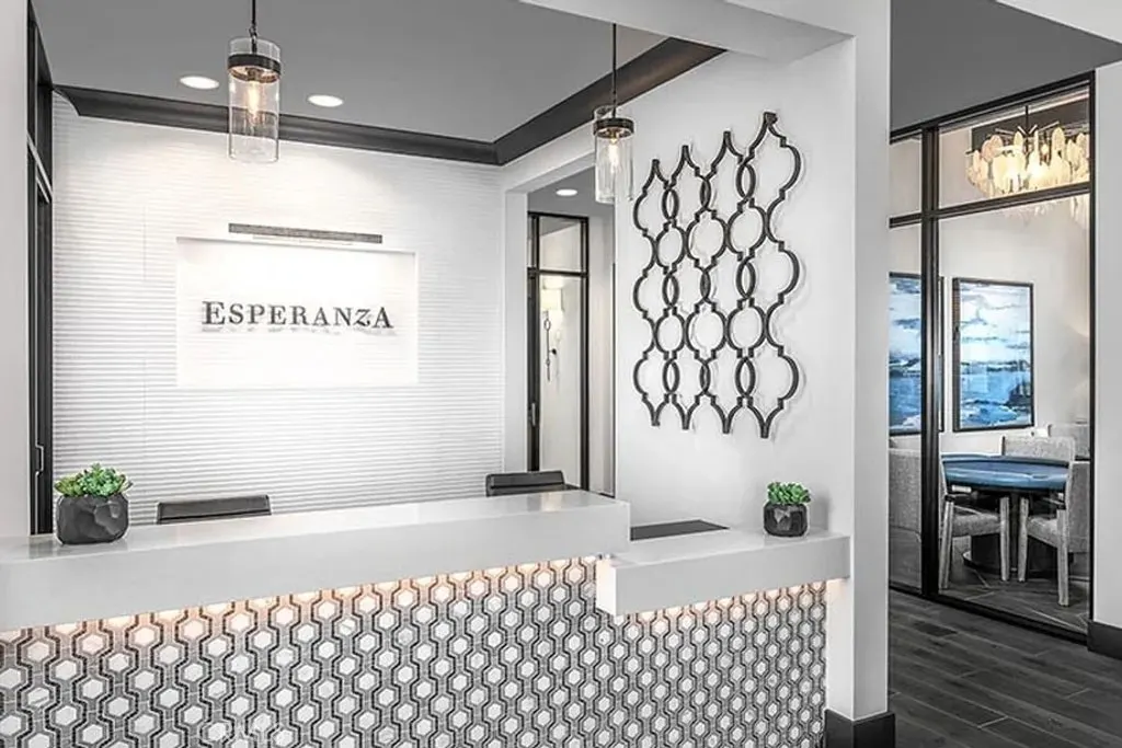 4613 S Amherst Privado