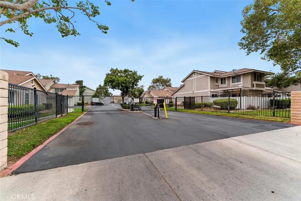 1650 S Campus Avenue, #41