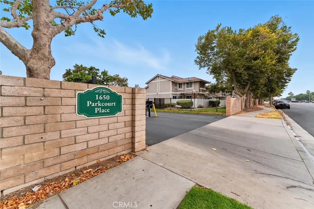 1650 S Campus Avenue, #41