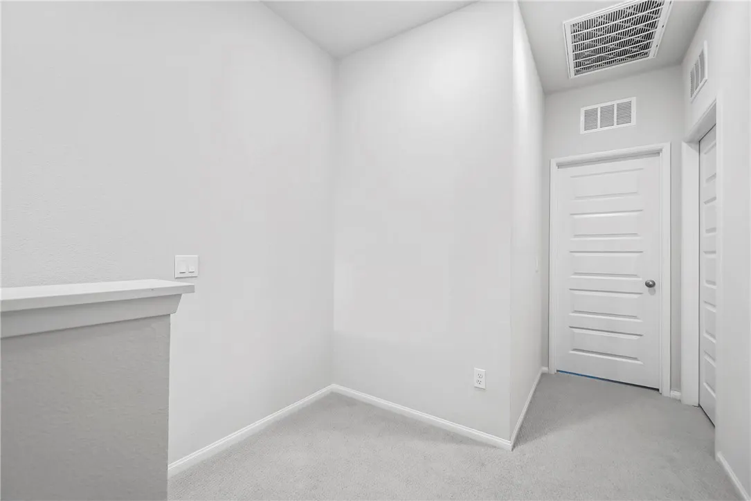 218 Lockhart Way