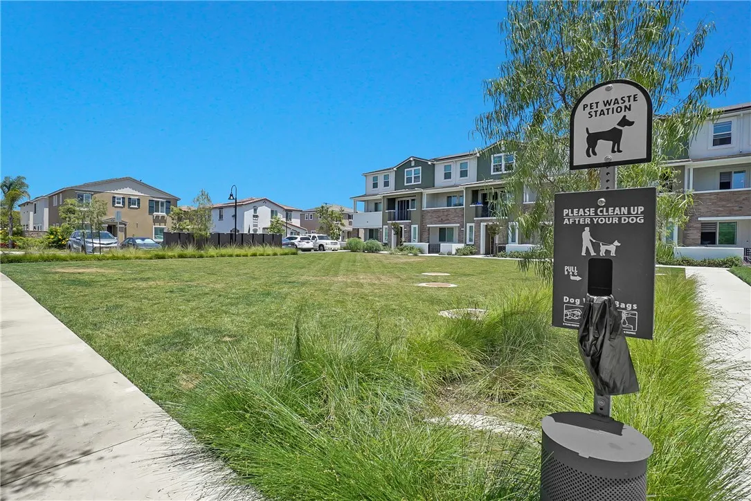 218 Lockhart Way