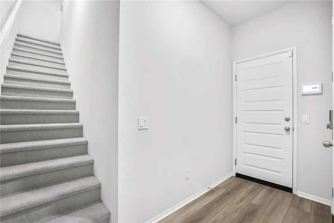 218 Lockhart Way