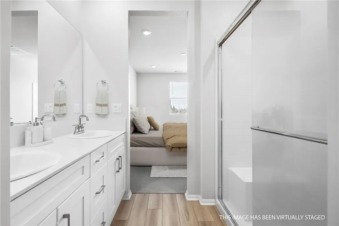 218 Lockhart Way
