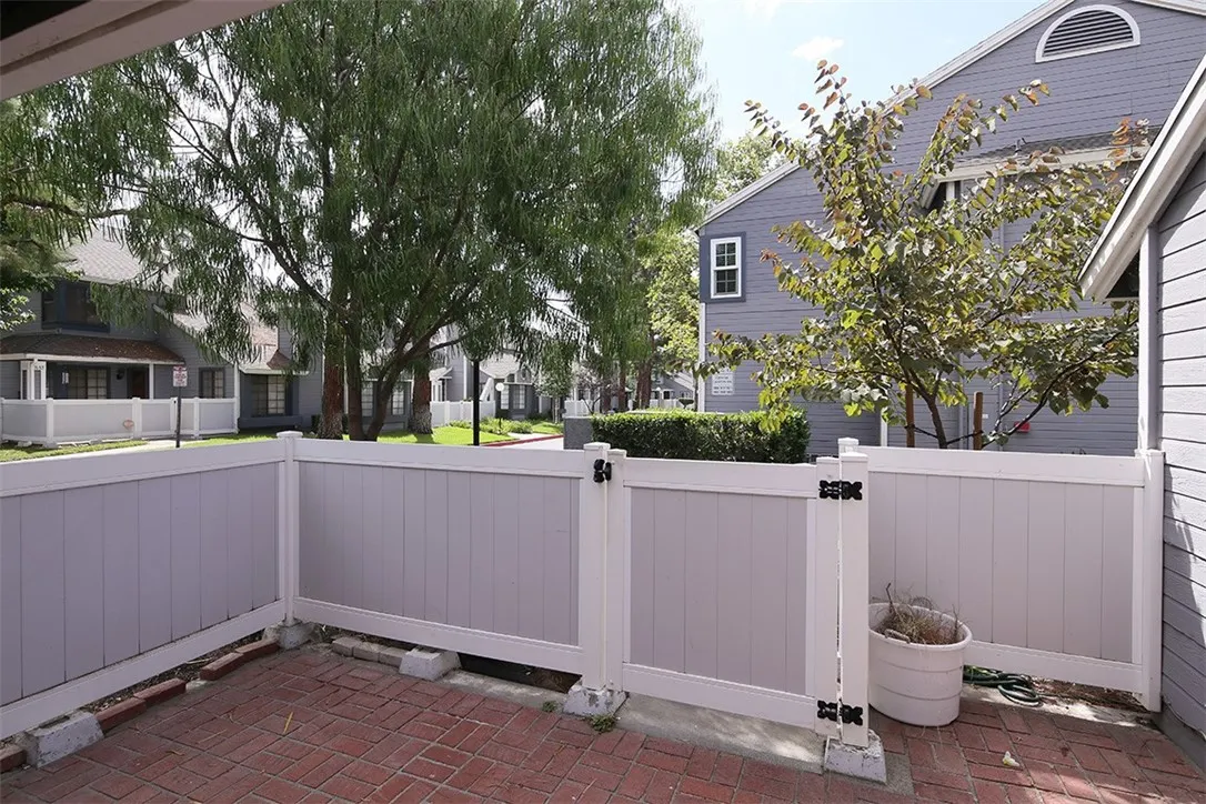 302 Monroe Court