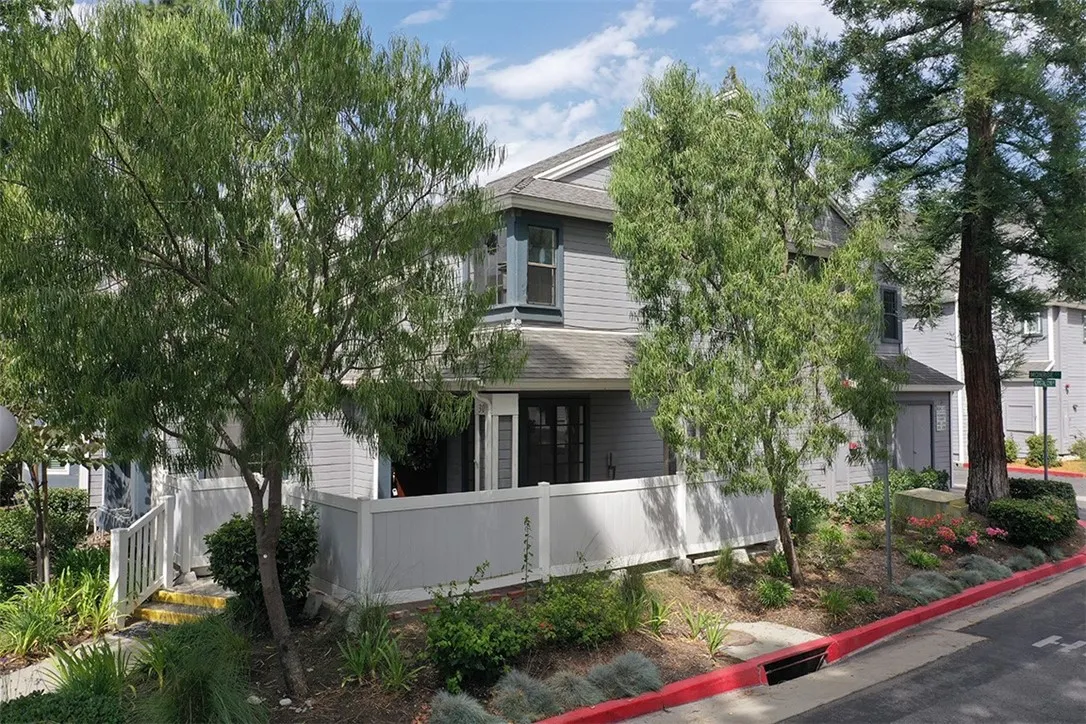 302 Monroe Court