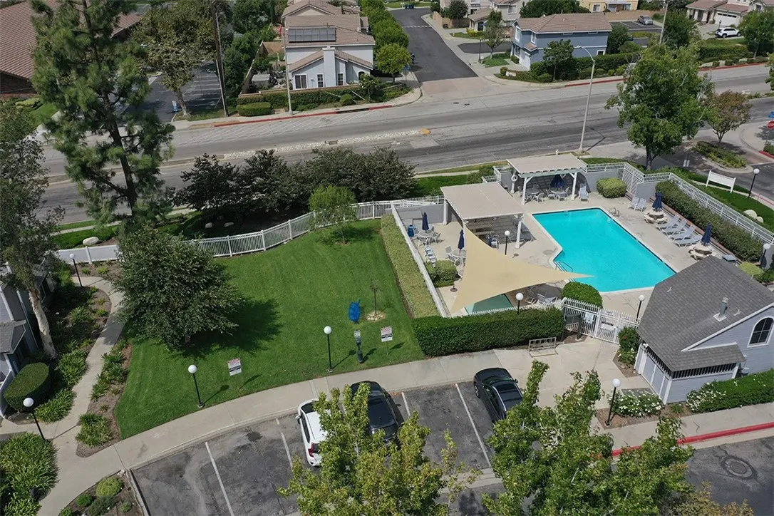 302 Monroe Court