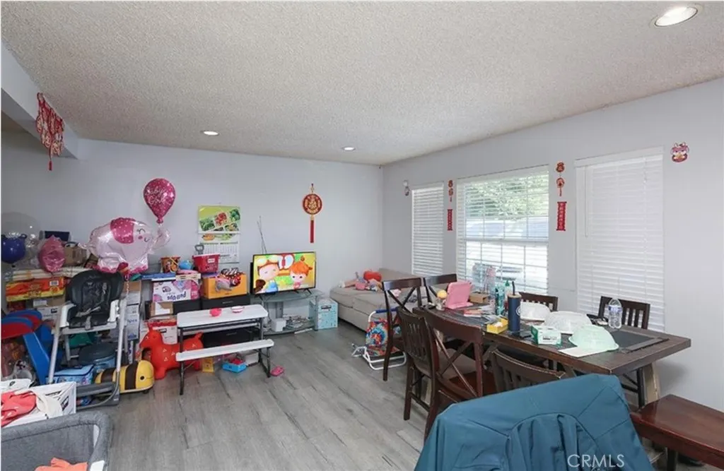 11946 Fairview St