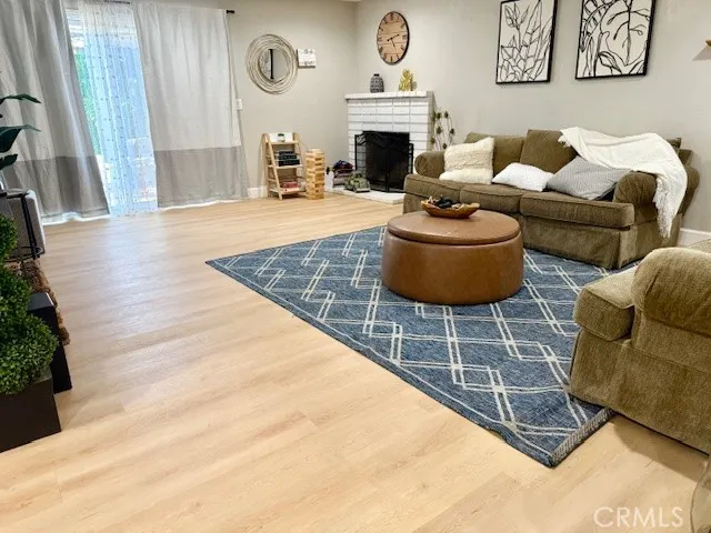 422 E Payson
