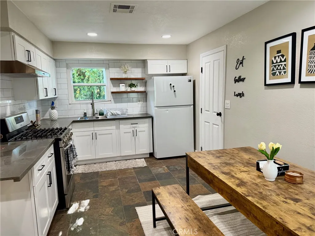 422 E Payson