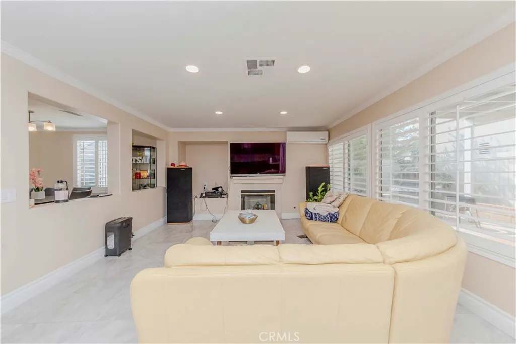 1528 W Delvale