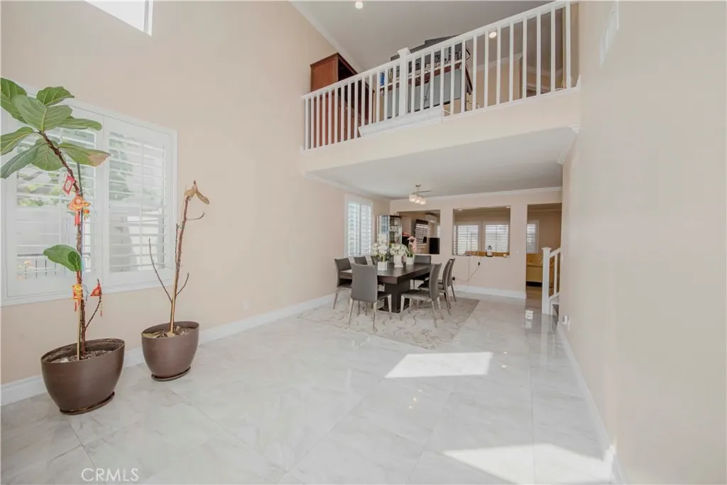 1528 W Delvale