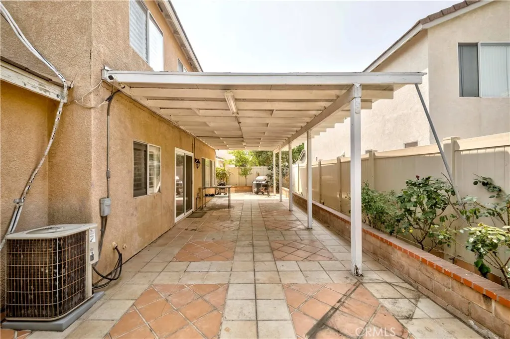 1528 W Delvale