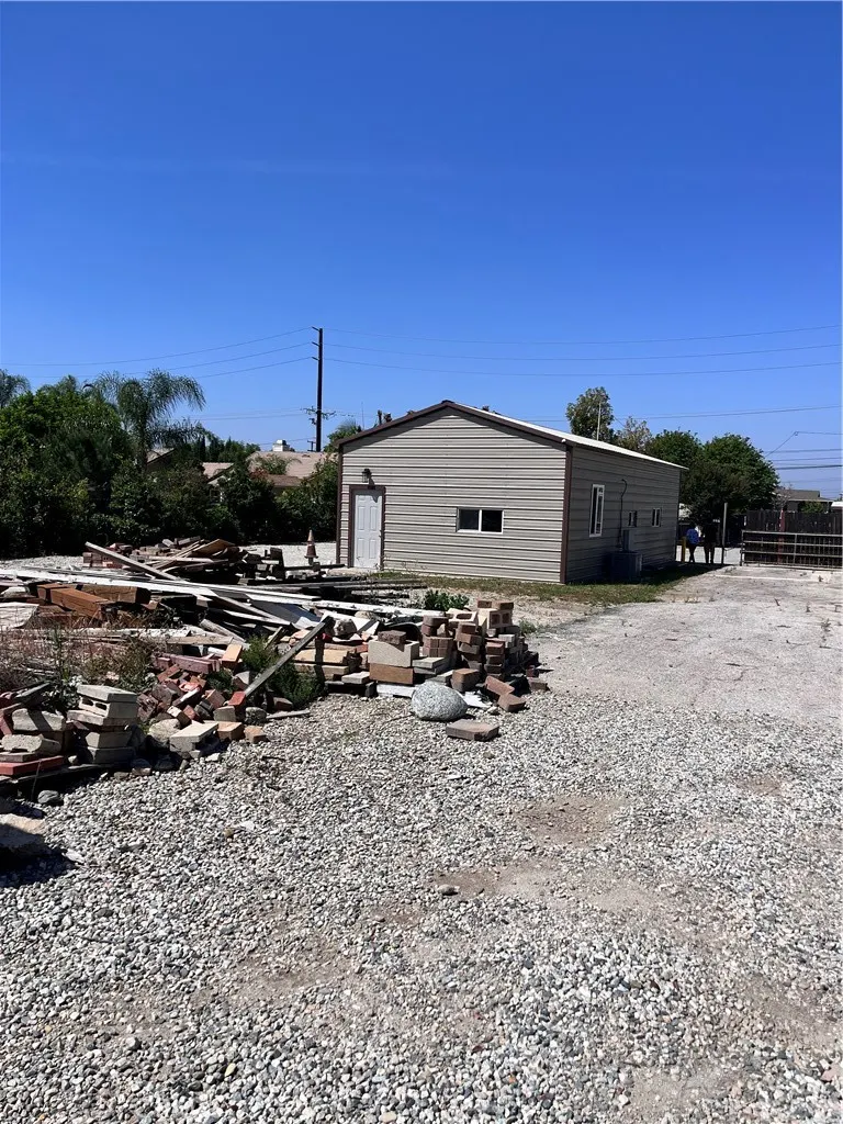 740 N Amelia Avenue