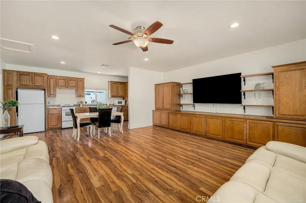 3742 Pilgrims Way