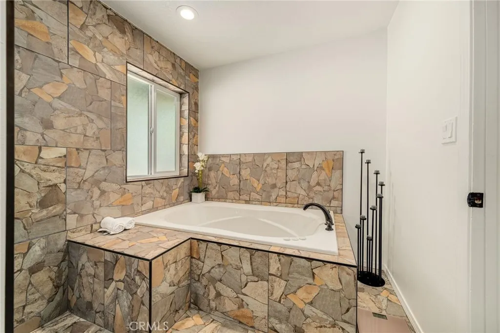 3742 Pilgrims Way