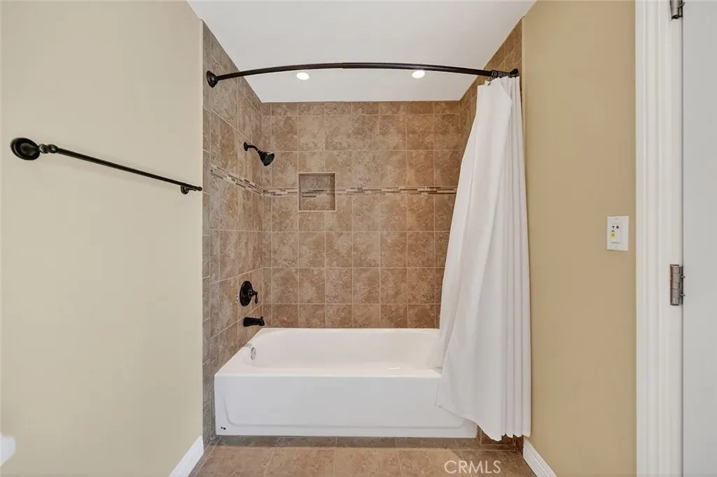 1355 Paseo Dorado