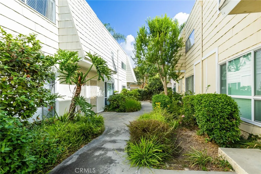 1434 Highland Avenue #8