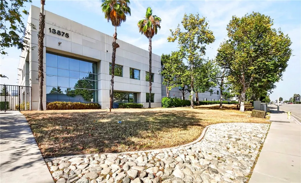 13875 Live Oak