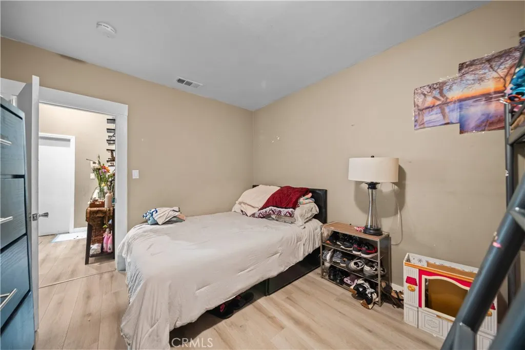 370 N Palomares