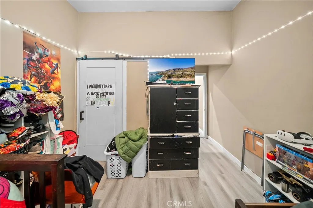 370 N Palomares