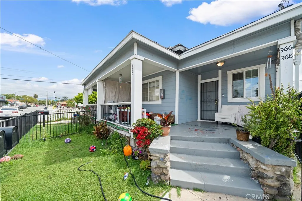 370 N Palomares