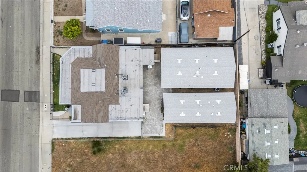 370 N Palomares