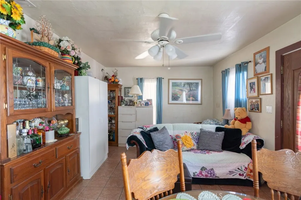 325 W Crescent Drive