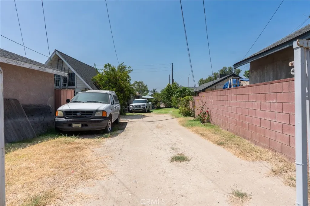 325 W Crescent Drive