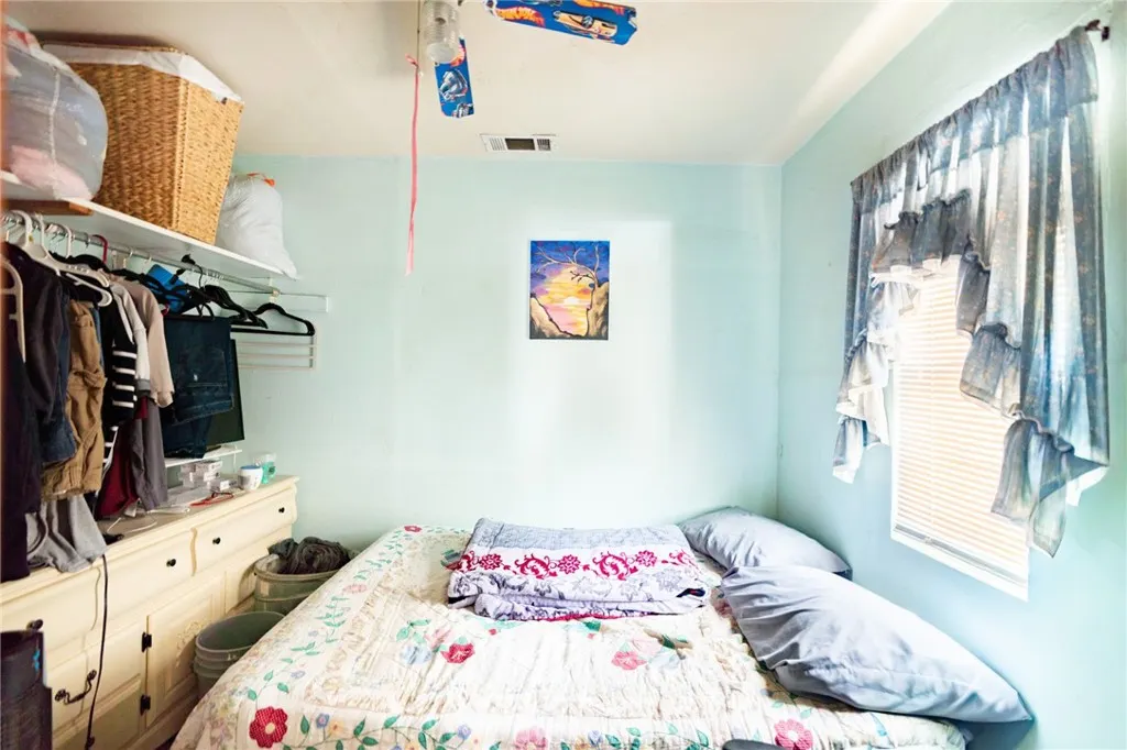 325 W Crescent Drive