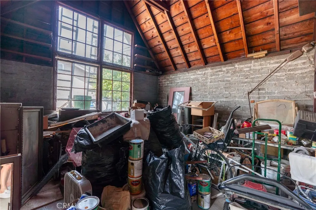 325 W Crescent Drive