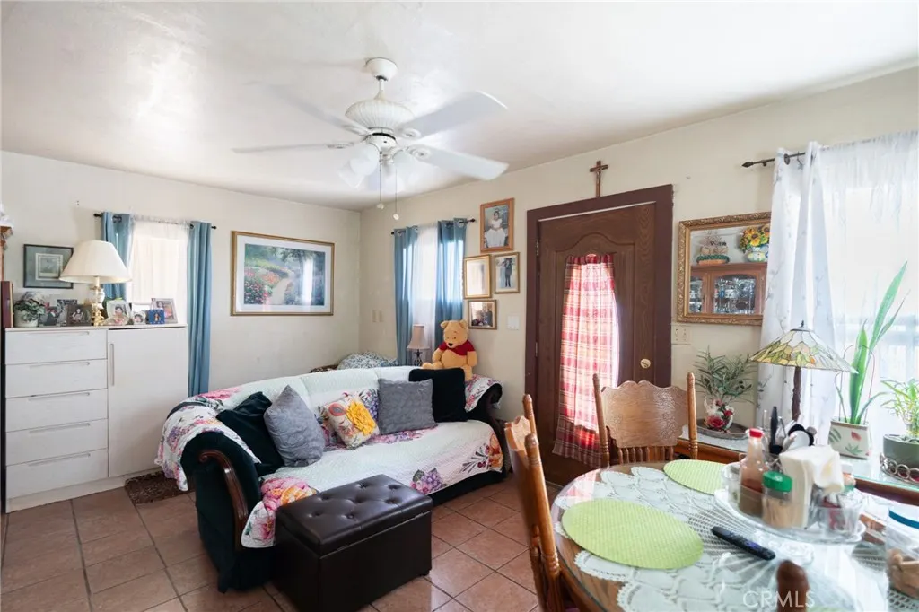 325 W Crescent Drive