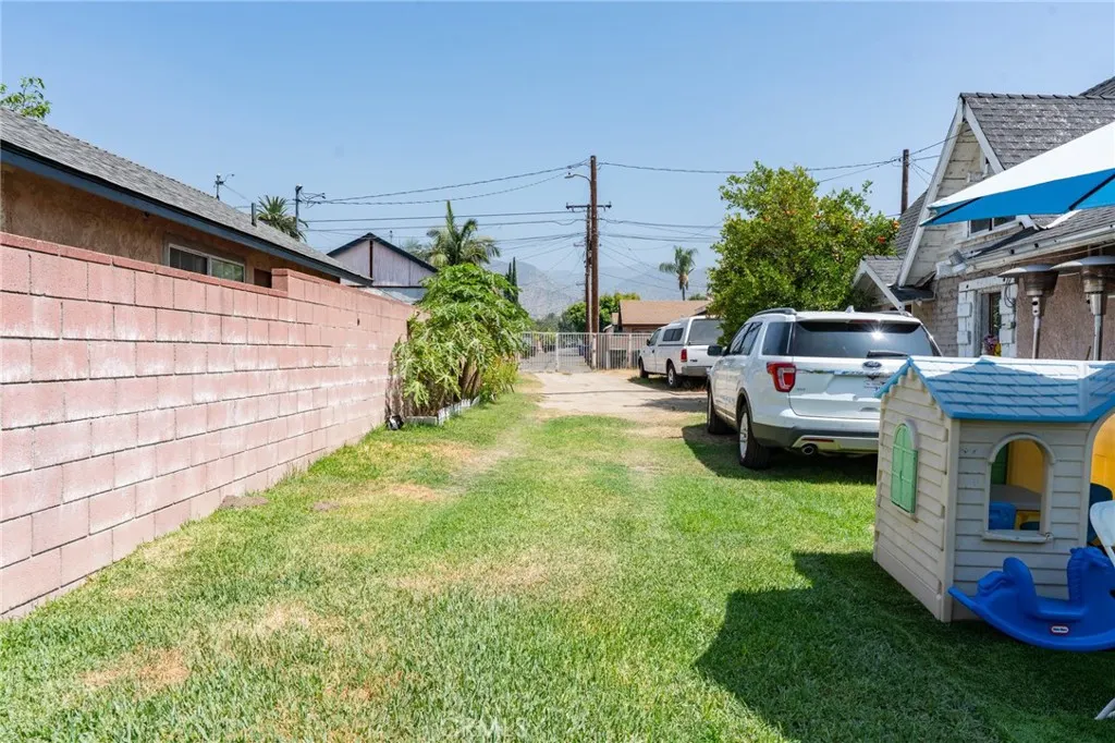 325 W Crescent Drive
